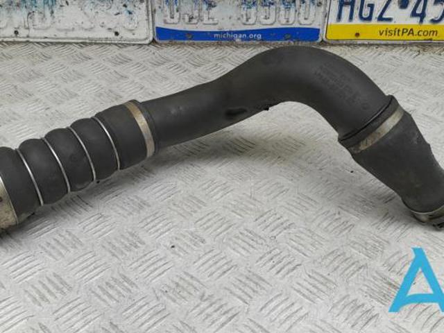 Шланг интеркуллера 13718616212 BMW
