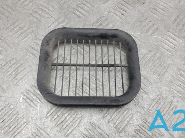 Воздухозаборник 13718635091 BMW