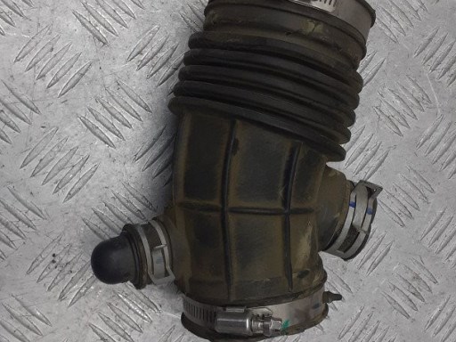 Патрубок воздушный, выход воздушного фильтра 165764CL0B NISSAN