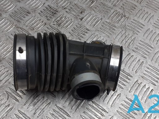 Патрубок воздушный выход воздушного фильтра 165765HA1A NISSAN