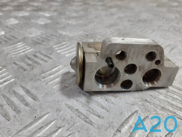 Клапан TRV, кондиционера 1K0820679 VAG