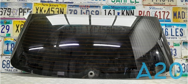 Стекло третьей/пятой двери 1K9845051F VAG