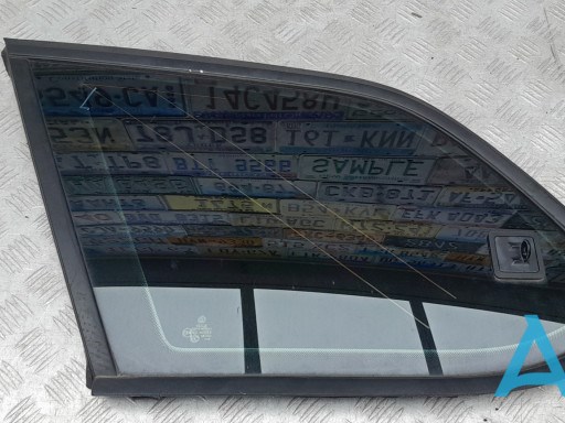 Стекло багажника, левое 1K9845297BB VAG