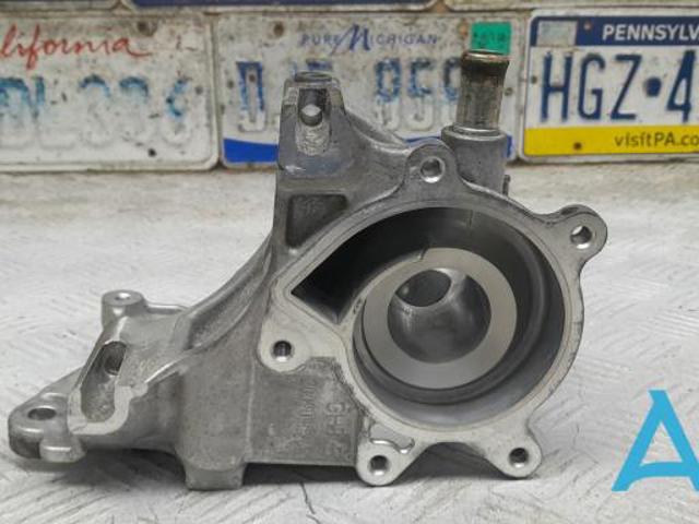Корпус водяного насоса охлаждения 210136RA0A NISSAN