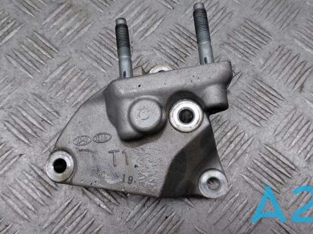 Кронштейн подушки (опоры) двигателя, правой 2167003HA1 HYUNDAI