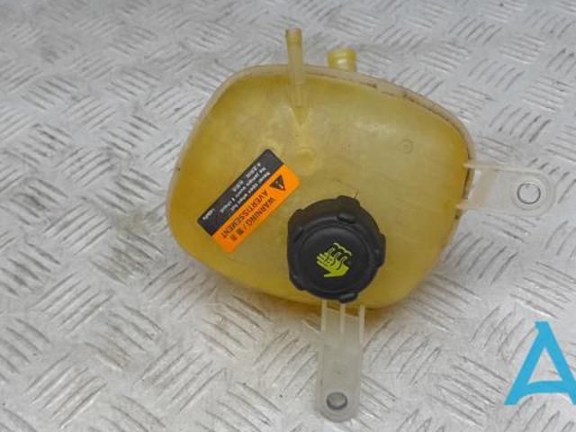 Бачок расширительный 217106RC0A NISSAN