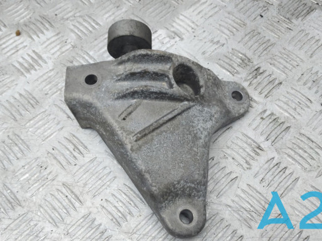 Кронштейн подушки (опоры) двигателя, левой 22116777605 BMW