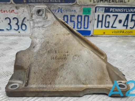 Кронштейн подушки (опоры) двигателя, правой 22116784828 BMW