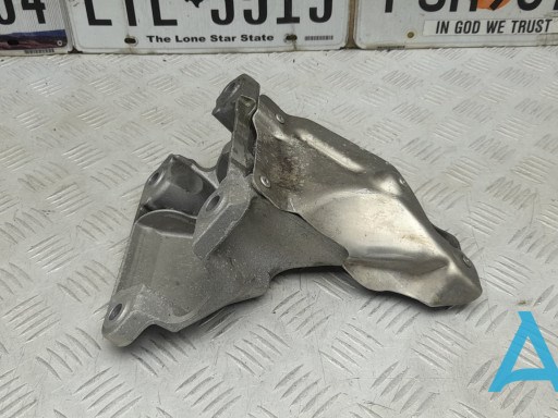 Кронштейн подушки (опоры) двигателя, правой 22116785698 BMW