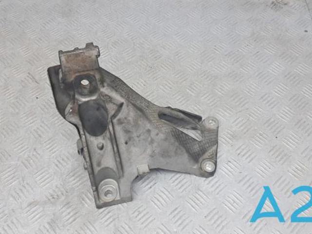 Кронштейн подушки (опоры) двигателя, правой 22116797920 BMW