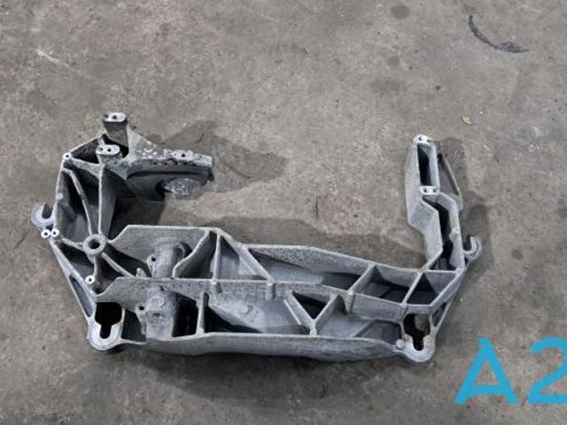 Балка крепления коробки передач 22116882026 BMW