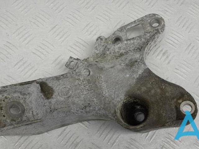 Кронштейн подушки (опоры) двигателя, левой 22116882033 BMW