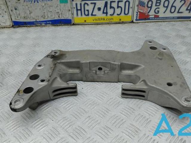 Балка крепления коробки передач 22319485333 BMW