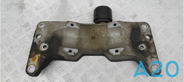 Балка крепления коробки передач 22326775907 BMW