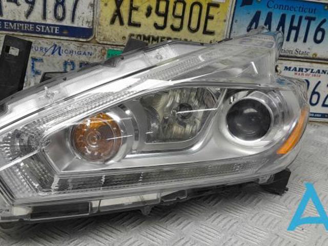 Фара левая передняя 260605AA1C NISSAN