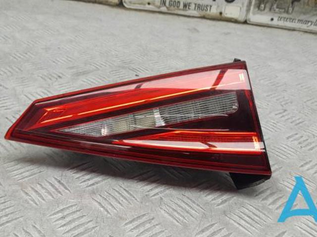 Фонарь задний внутренний правый 265405DC0A NISSAN