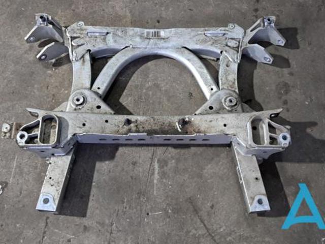 Поперечина передней подвески 31106857710 BMW