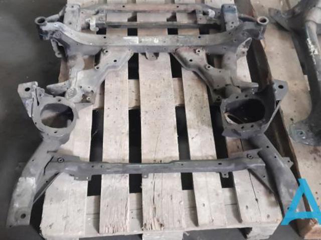 Поперечина передней подвески 31116779357 BMW
