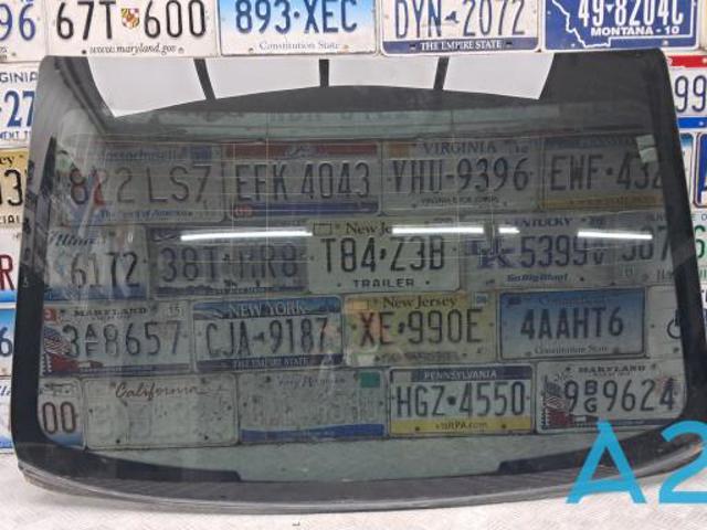 Заднее автостекло 31371968 VOLVO