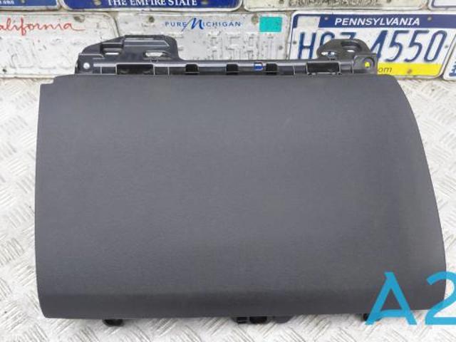 VOLVO 31393384 Ящик перчаточный (бардачок) в наличии Ужгород