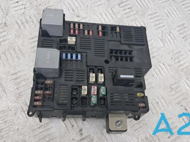 Блок предохранителей и реле 31398004 VOLVO