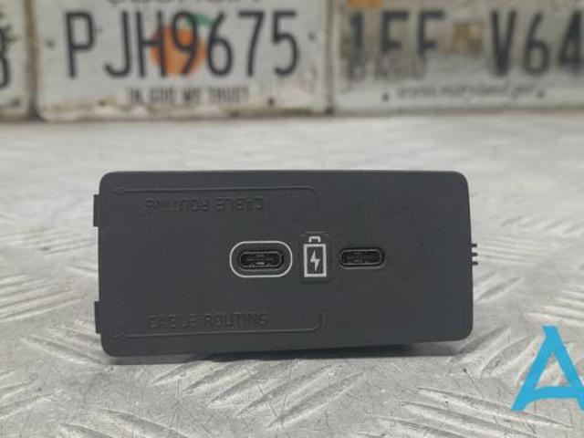 USB-разветвитель 31407038 VOLVO
