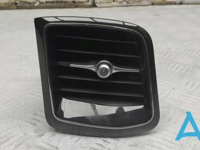 Решетка воздуховода правая 31417692 VOLVO