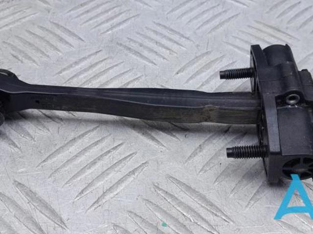 31424467 VOLVO Ограничитель задней двери купить в Ирпень