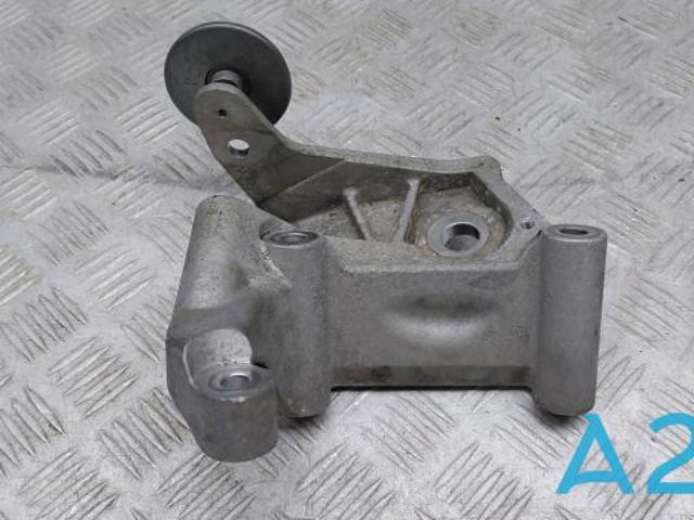 Кронштейн подушки (опоры) двигателя, правой 31430470 VOLVO