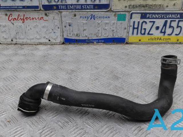 Патрубок системы охлаждения 31439753 VOLVO