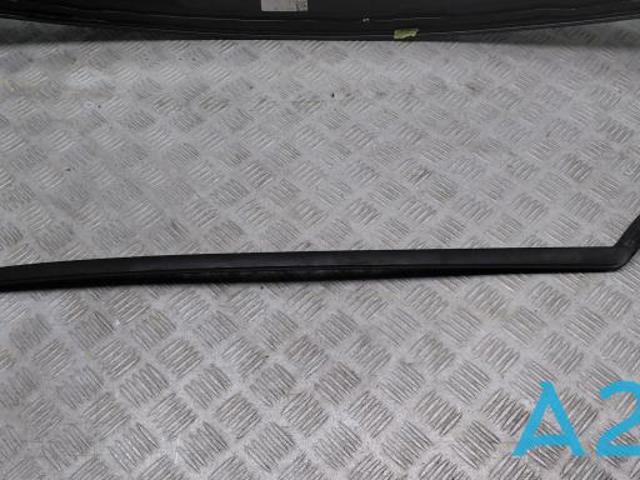 Защитная накладка ветрового стекла правая 31448940 VOLVO