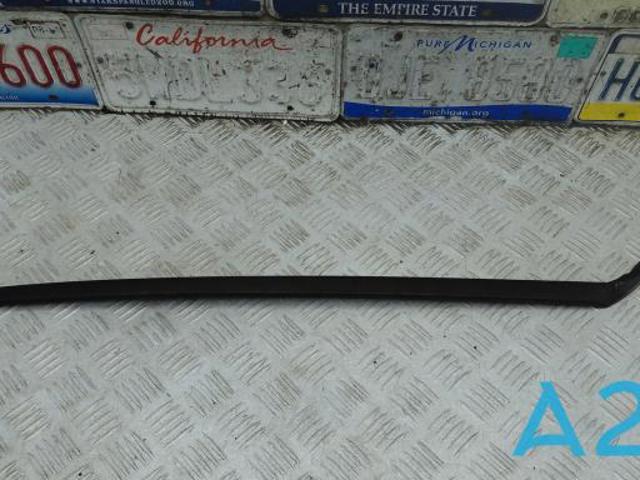 Правый молдинг ветрового стекла 31469401 VOLVO