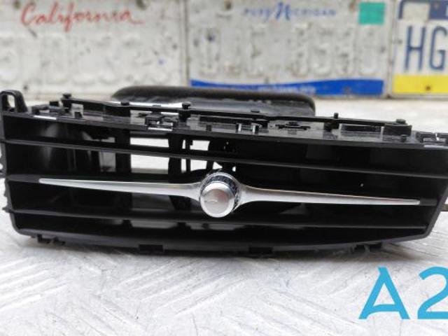 Решетка воздуховода левая 31477274 VOLVO