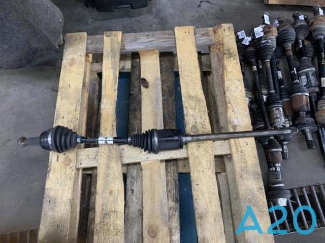 31607622884 BMW Полуось (привод) передняя правая купить в Черкассы