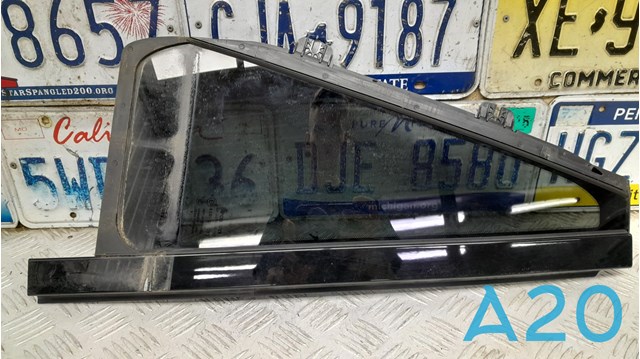 Задняя форточка правая 31651874 VOLVO