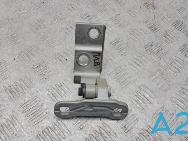 Петля водительской двери 31662716 VOLVO