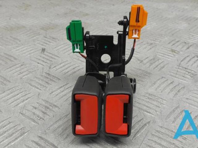 Рычаг фиксатор ремня безопасности задний левый 31675959 VOLVO