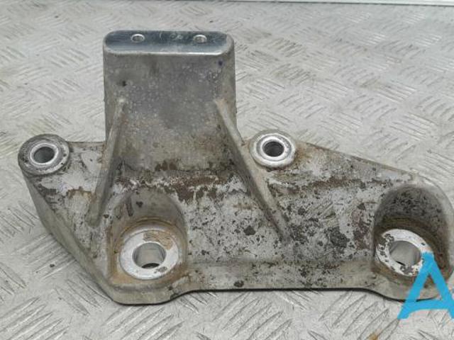 Кронштейн подушки (опоры) двигателя, правой 31686306 VOLVO
