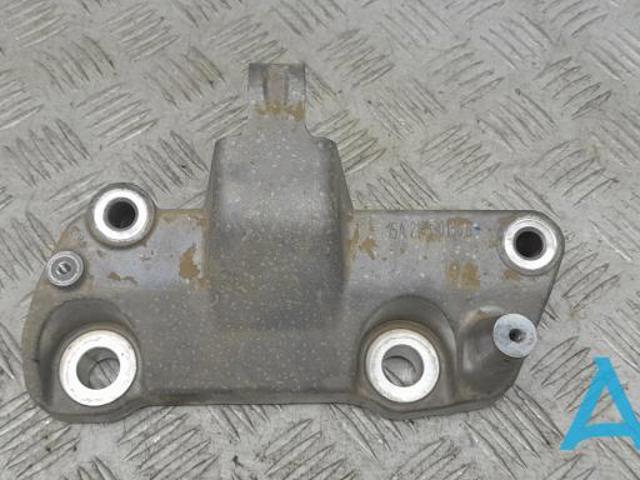 Кронштейн подушки (опоры) двигателя, левой 31686307 VOLVO