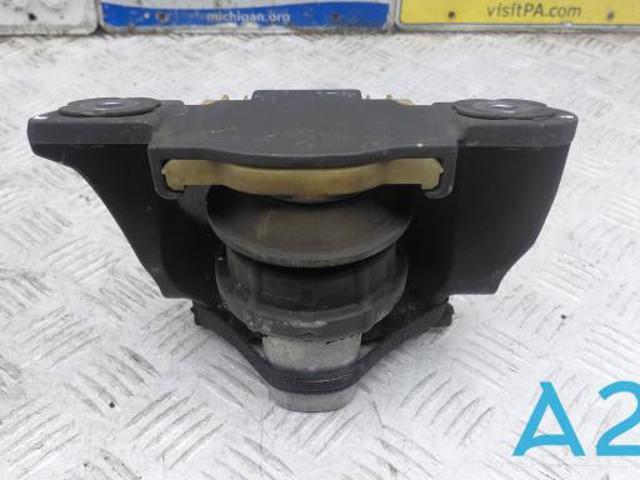 Подушка мотора правая 31686885 VOLVO