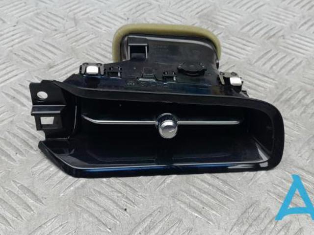 Решетка воздуховода правая 31688646 VOLVO