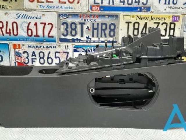 Центральная консоль торпеды 31694191 VOLVO