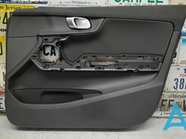 Обшивка передней двери правой 31696462 VOLVO