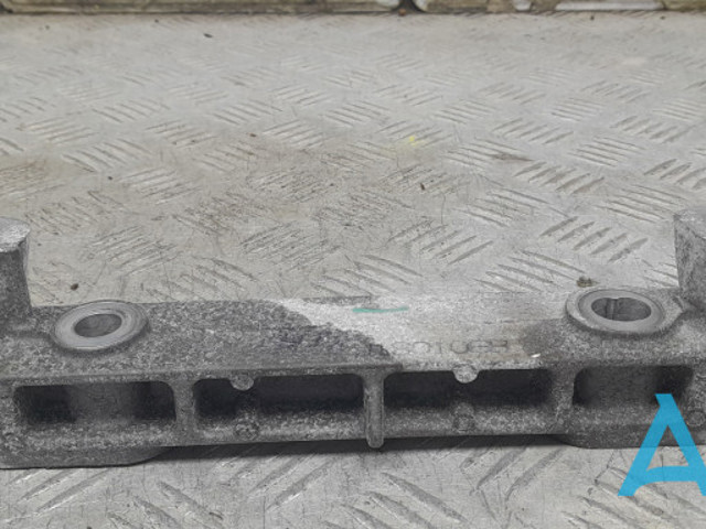 Кронштейн подушки (опоры) двигателя, правой 32137504 VOLVO