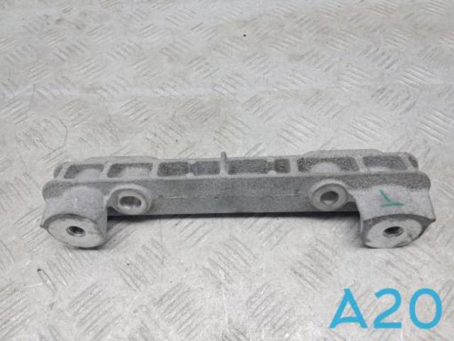 32137504 VOLVO Кронштейн подушки (опоры) двигателя правой купить в Полтава