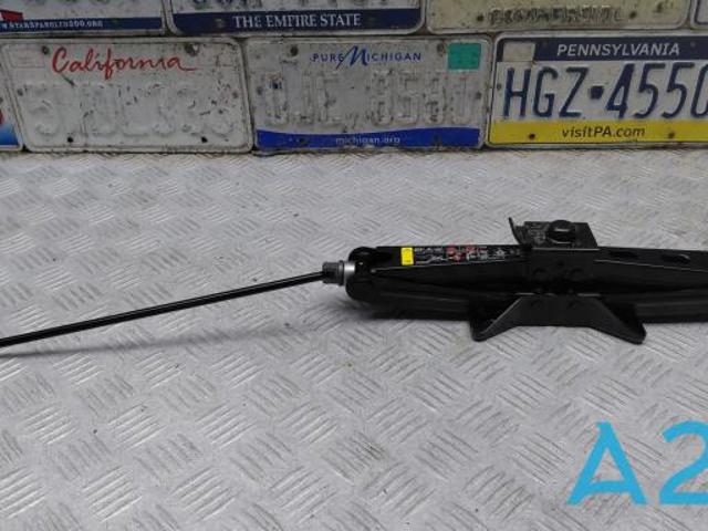 Подъемник гидравлический 32211298 VOLVO