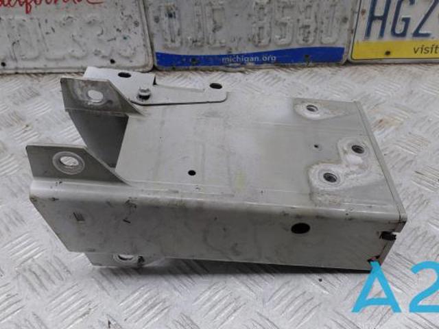 Кронштейн усилителя переднего бампера 32216626 VOLVO