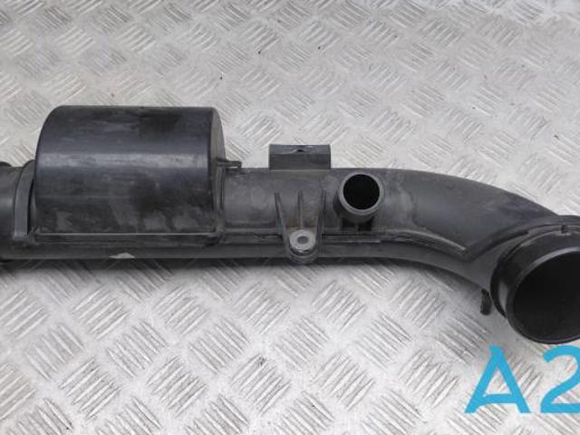 Патрубок воздушный, выход воздушного фильтра 32224384 VOLVO