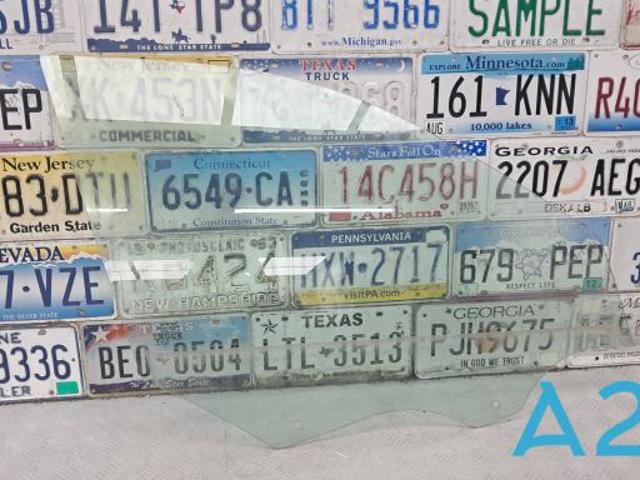 Стекло двери передней правой 32244972 VOLVO