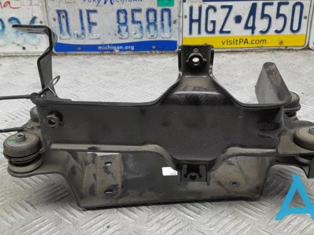 Кронштейн компрессора кондиционера 32275530 VOLVO